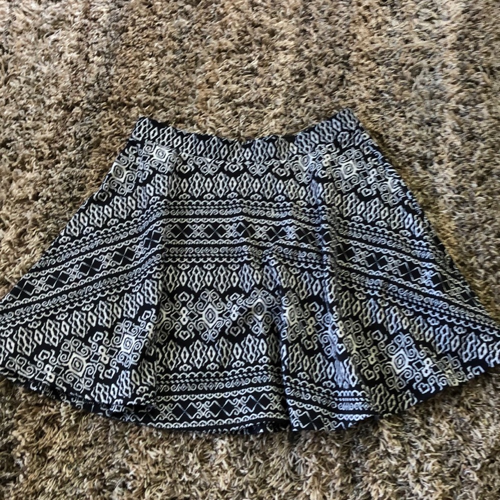 🦋$5/$25 Cute little skirt
